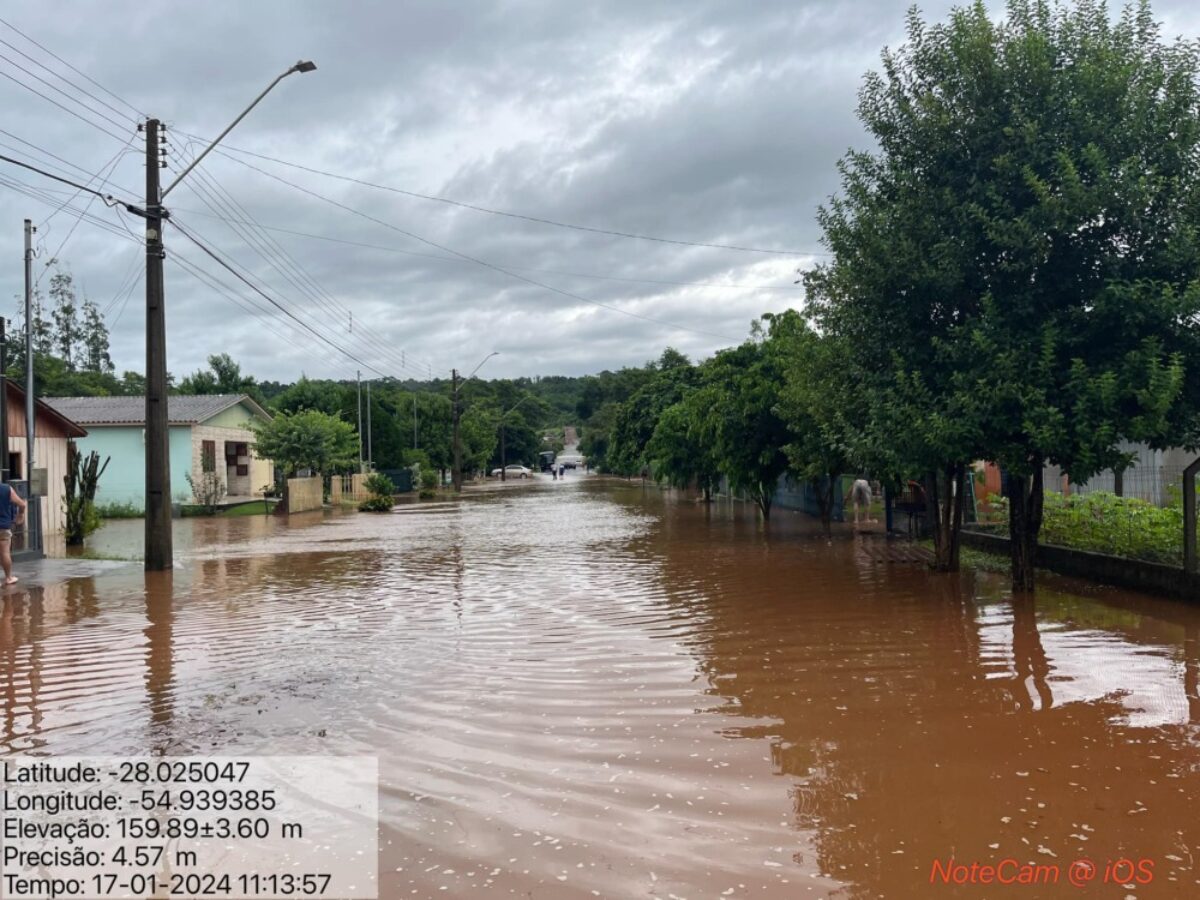 Enchente alaga vias urbanas em São Paulo das Missões