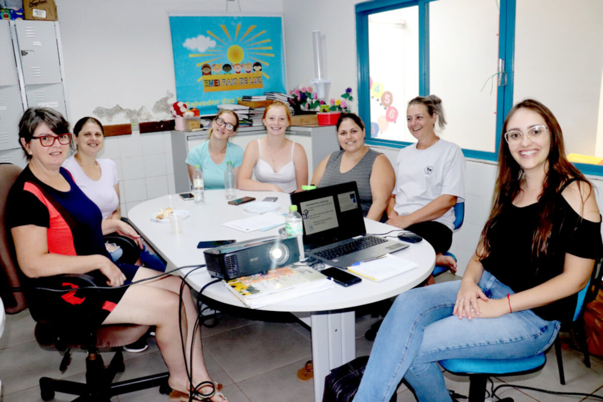 Encontro de professores e demais profissionais da educação marca o início do ano letivo em Salvador das Missões Encontro de professores e demais profissionais da educação marca o início do ano letivo em Salvador das Missões