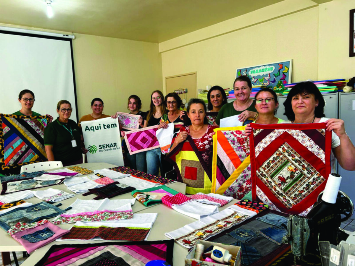 Realizados cursos de corte, costura e patchwork em São Pedro do Butiá Realizados cursos de corte, costura e patchwork em São Pedro do Butiá