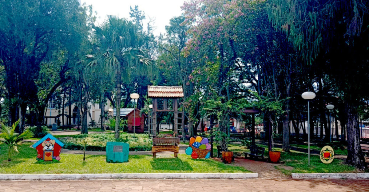 Praça de Guarani das Missões recebe decoração de Páscoa