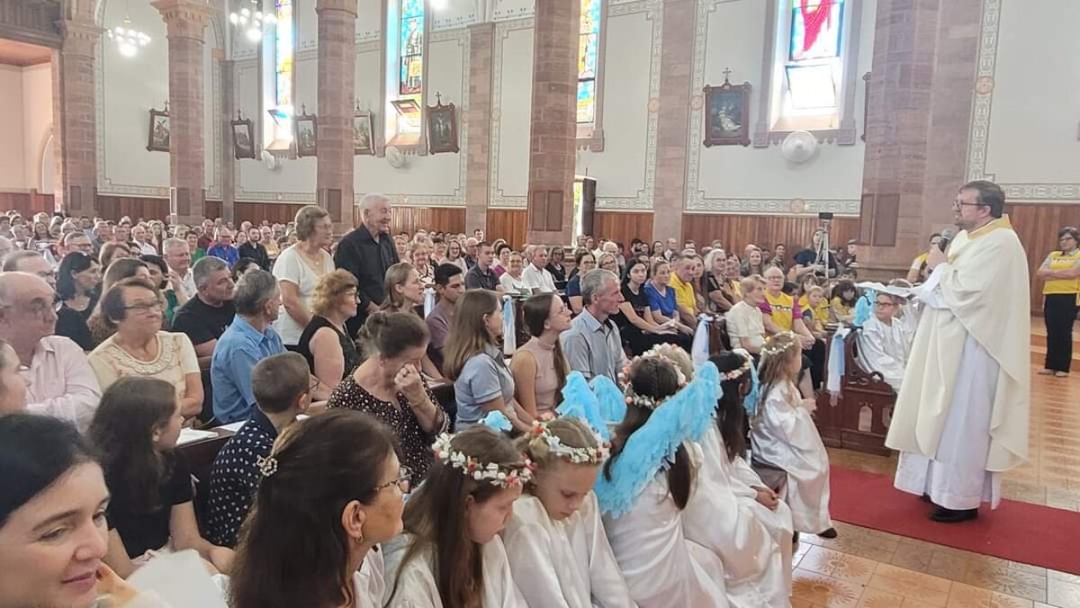 Paróquia Sagrada Família de Nazaré comemorou 105 anos com festa Paróquia Sagrada Família de Nazaré comemorou 105 anos com festa