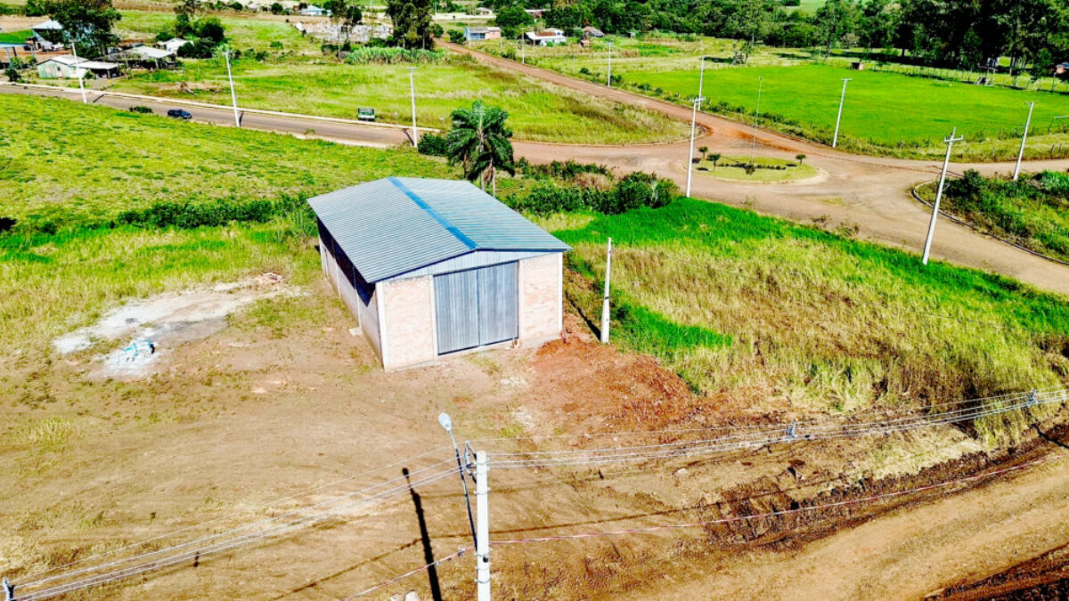 Concluída construção de galpão pré-moldado na Área Industrial em Ubiretama