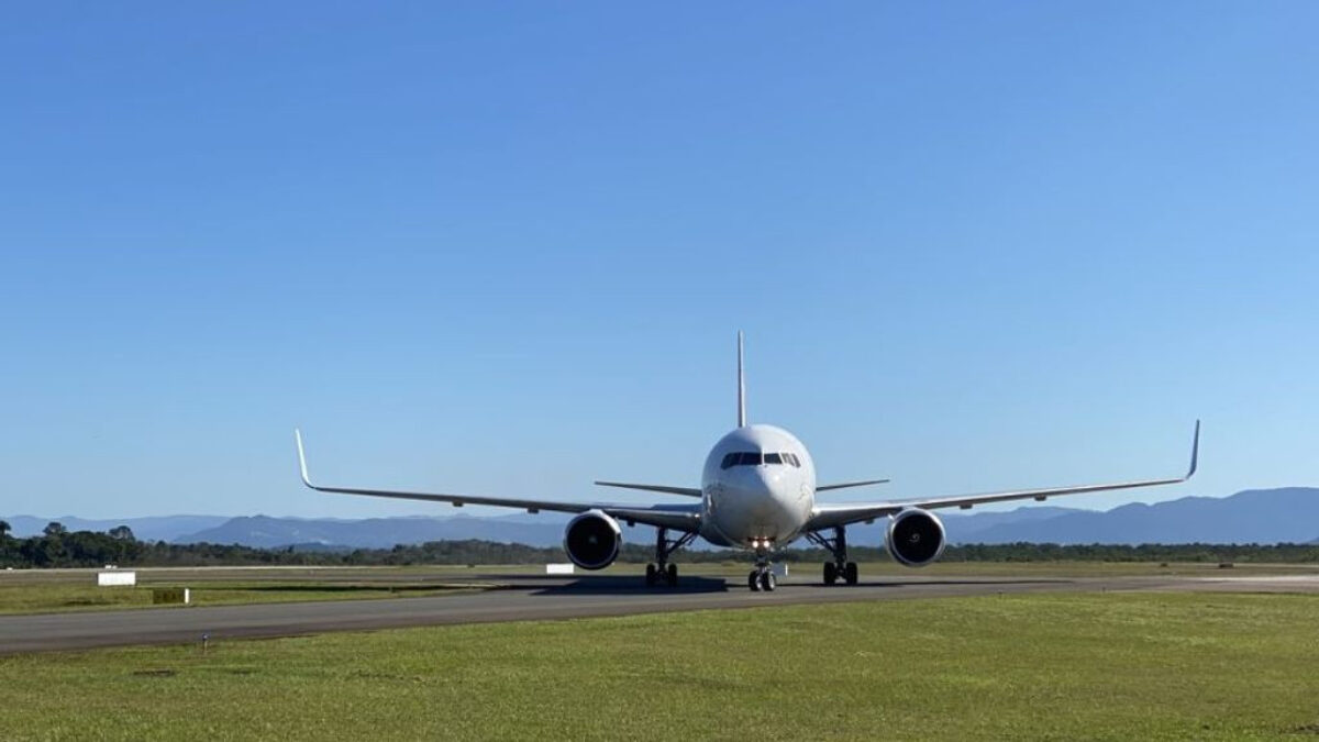 Aposentados poderão comprar passagem aérea por até R$200 por trecho Aposentados poderão comprar passagem aérea por até R$200 por trecho