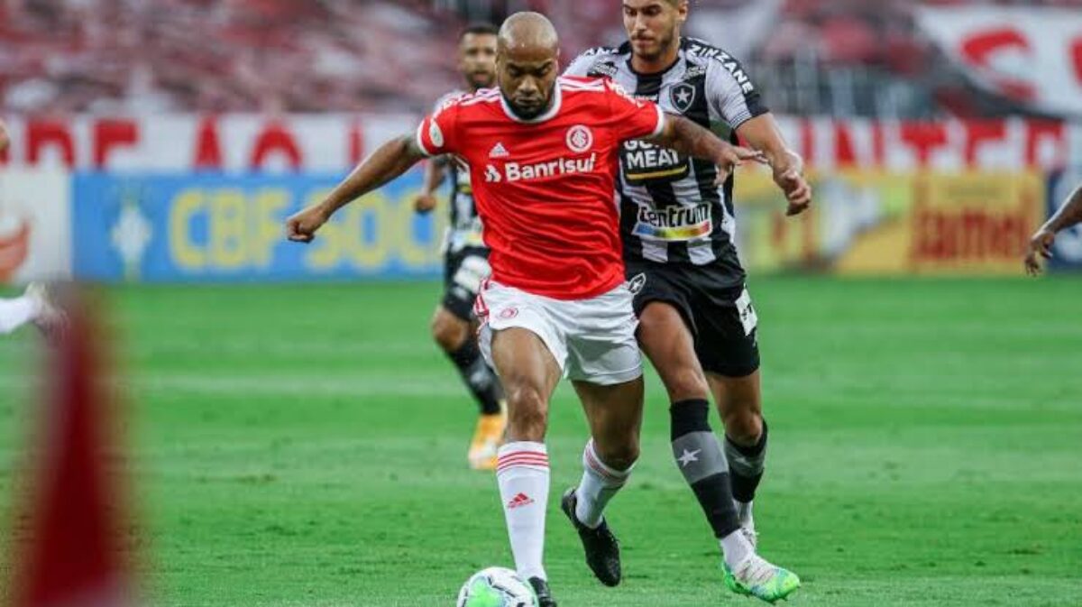 Sob o comando de Roger Machado, Inter perde para o Botafogo pelo Campeonato Brasileiro