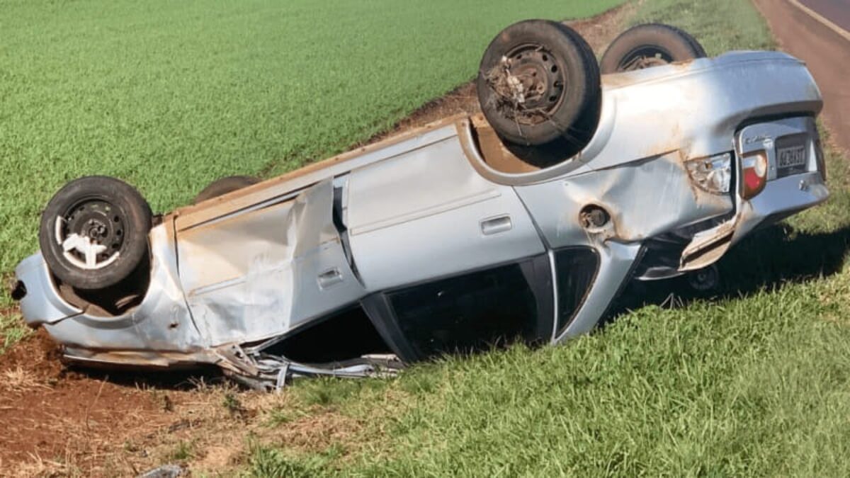 Motorista fica ferido em capotamento  na ERS 168, em São Luiz Gonzaga