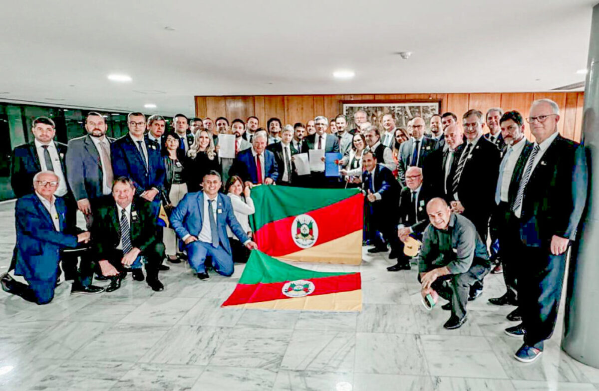 amurs e associações regionais entregam reivindicações dos municípios gaúchos ao ministro das Relações Institucionais