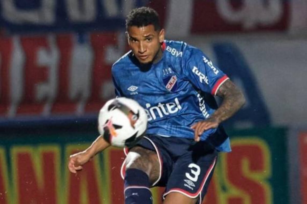 Morre jogador uruguaio que teve arritmia cardíaca durante jogo da Libertadores Morre jogador uruguaio que teve arritmia cardíaca durante jogo da Libertadores