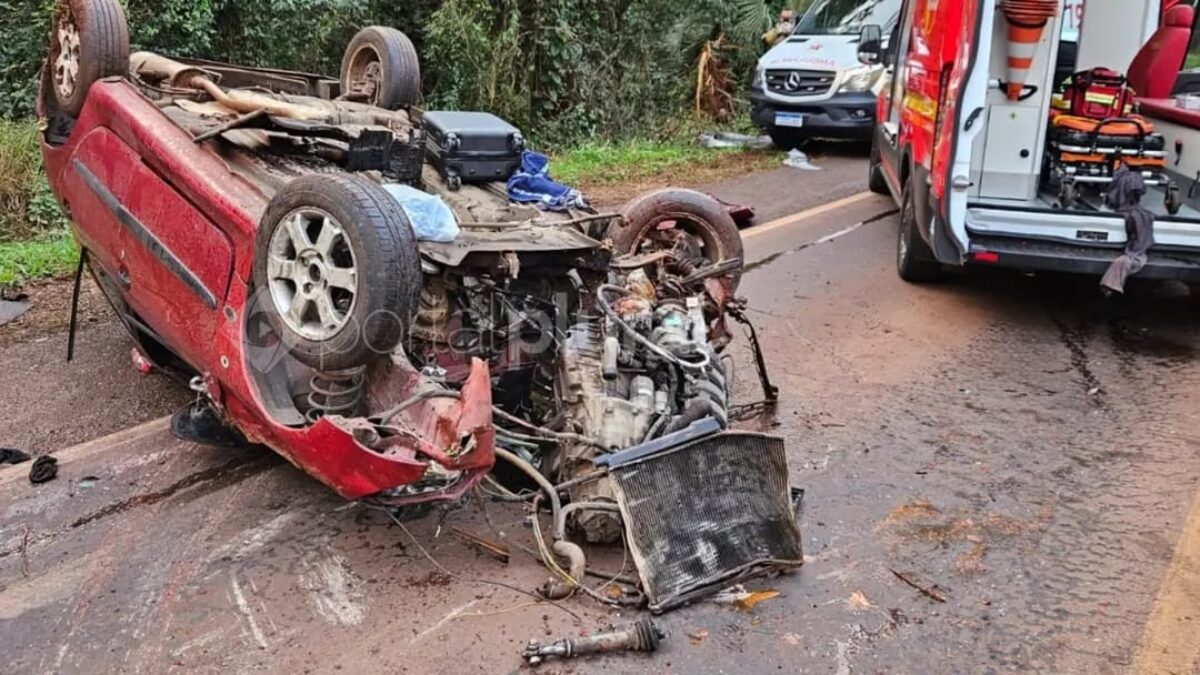 Capotamento na RS 344,  em Santa Rosa, deixa uma pessoa ferida