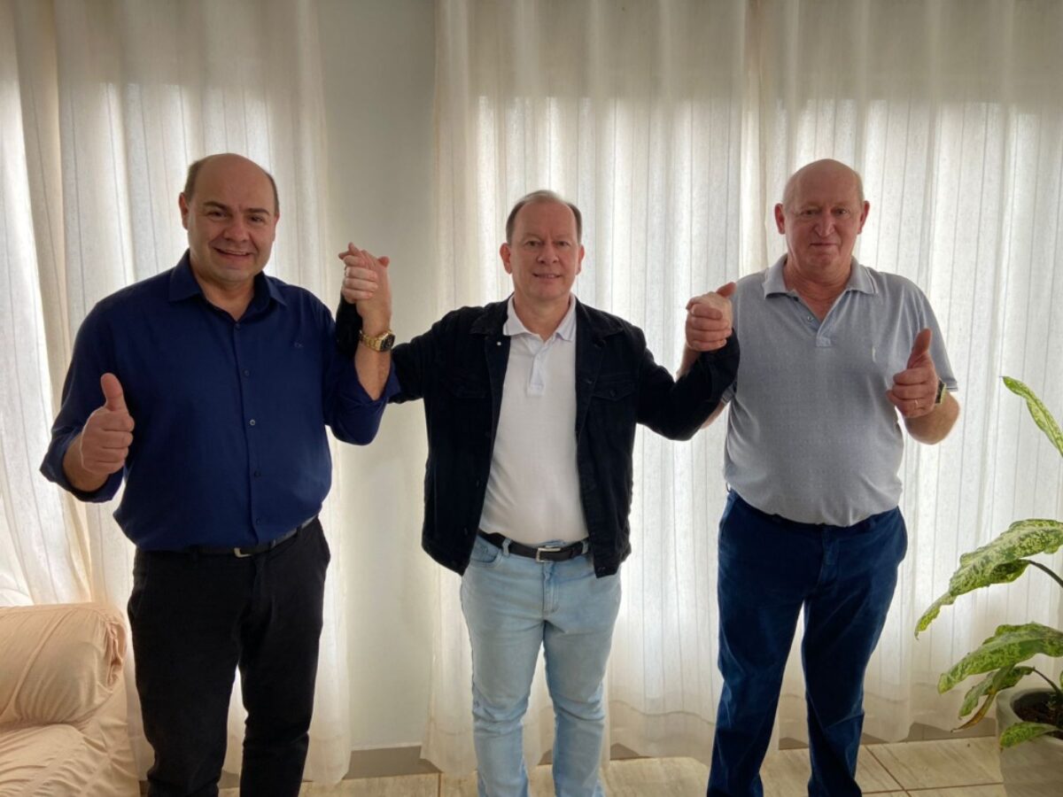 Pré candidatos a prefeito e vice  com
Elói Brem, presidente da coligação