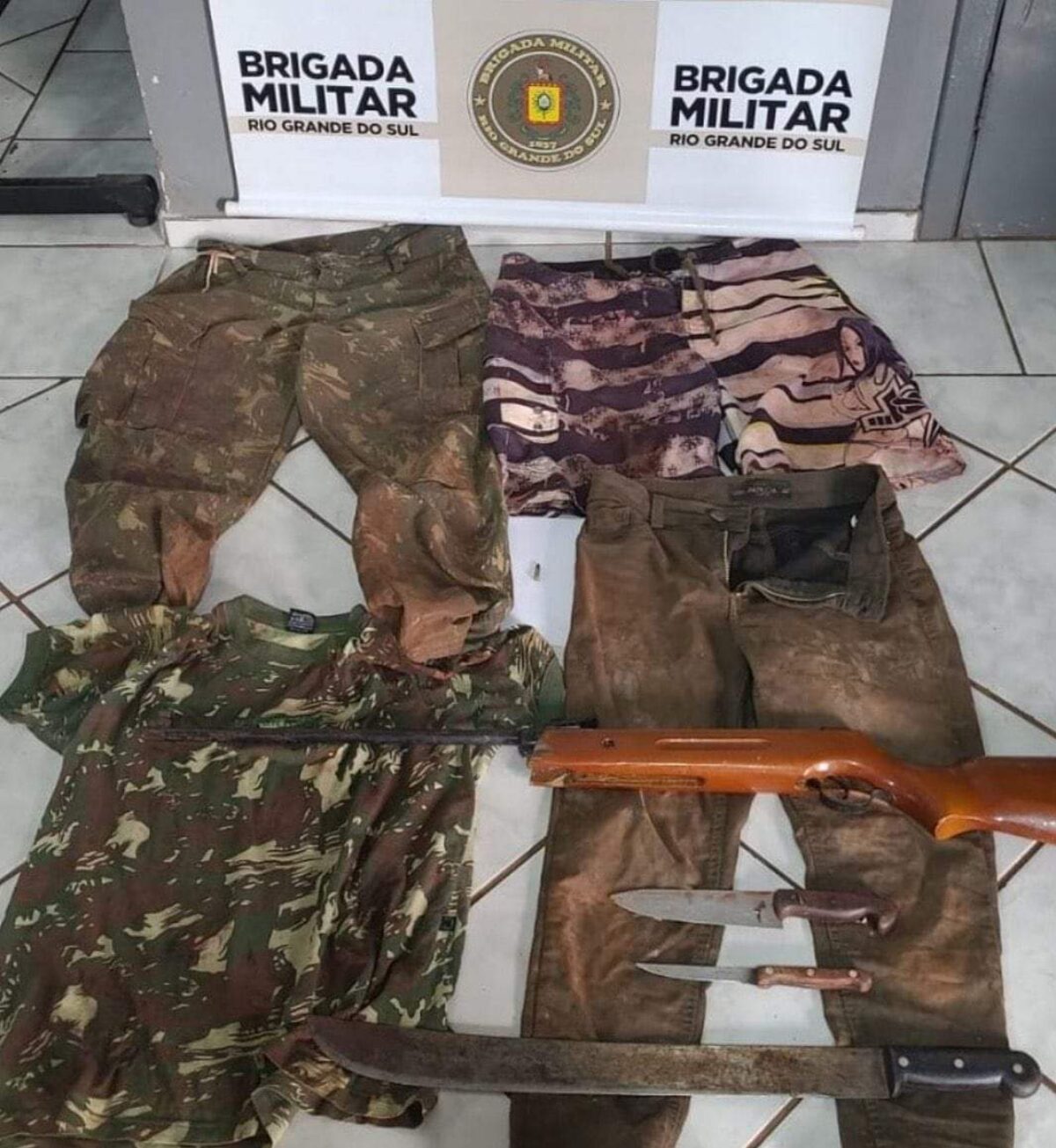Homens são presos em flagrante por abigeato e porte irregular de arma de fogo Homens são presos em flagrante por abigeato e porte irregular de arma de fogo