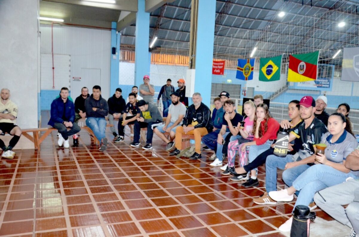 Reunião definiu chaves e primeiros confrontos do Municipal de Futebol 7 de Cerro Largo Reunião definiu chaves e primeiros confrontos do Municipal de Futebol 7 de Cerro Largo