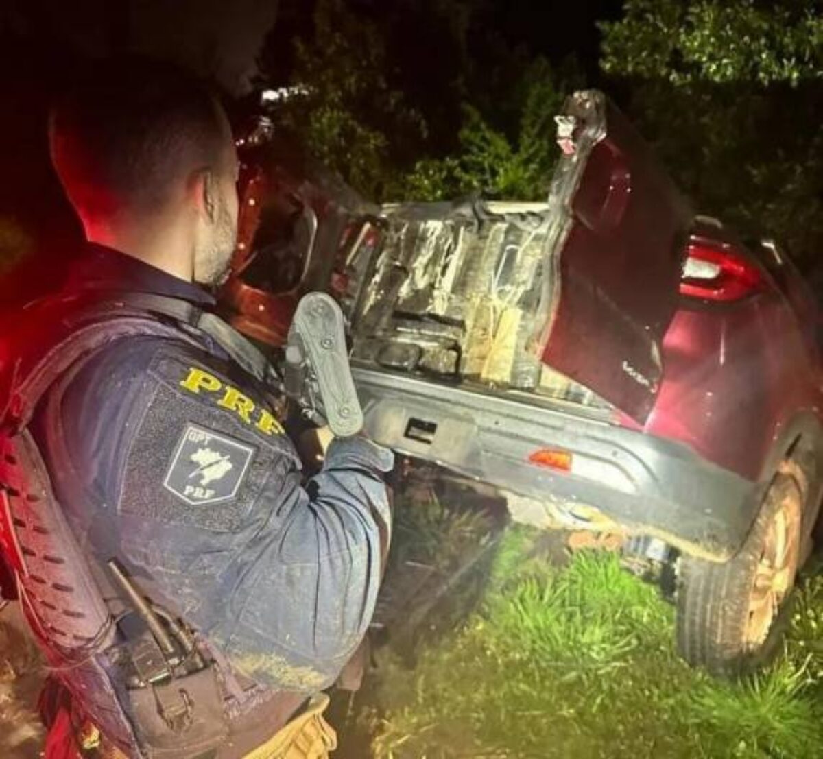 PRF apreende quase uma tonelada de maconha após fuga com veículo e acidente na ERS-122 na serra gaúcha