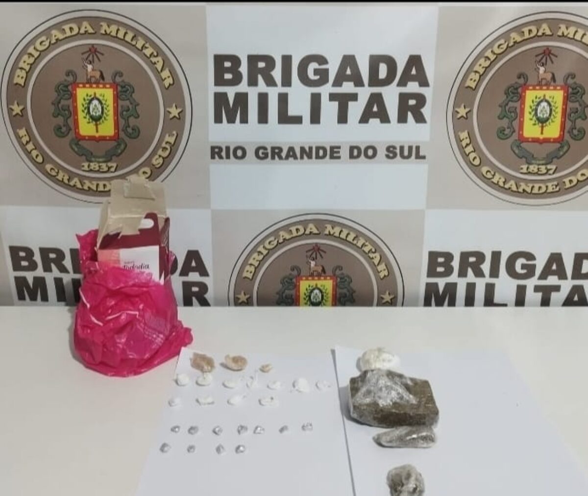 Brigada Militar realiza prisão por Tráfico de entorpecente em Cerro Largo Brigada Militar realiza prisão por Tráfico de entorpecente em Cerro Largo