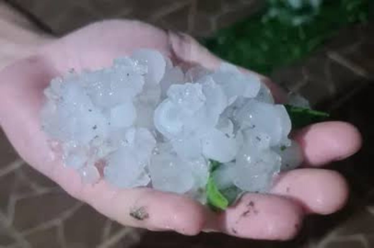 Moradores registram granizo em Quaraí