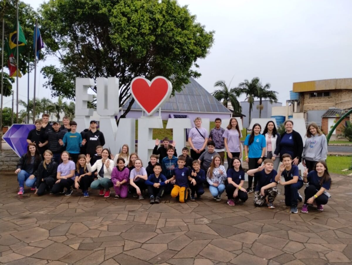 Estudantes de São Pedro do Butiá realizam viagem de estudos ao Parque Estadual do Turvo e Ametista do Sul