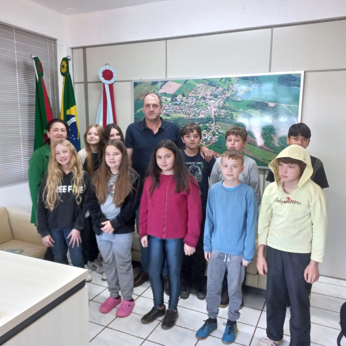 Sete de Setembro: Prefeito recebe estudantes para debate sobre a produção e o destino do lixo no Município