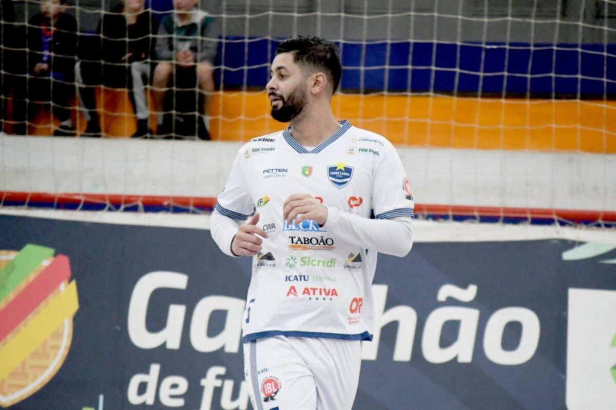 Fixo/ala Douglas renova para mais uma temporada no Cerro Largo