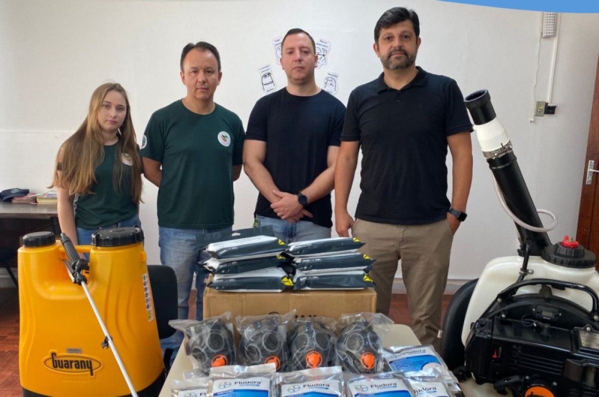 Secretaria de Saúde de Cerro Largo entrega EPIs para ajuda no combate à dengue Secretaria de Saúde de Cerro Largo entrega EPIs para ajuda no combate à dengue
