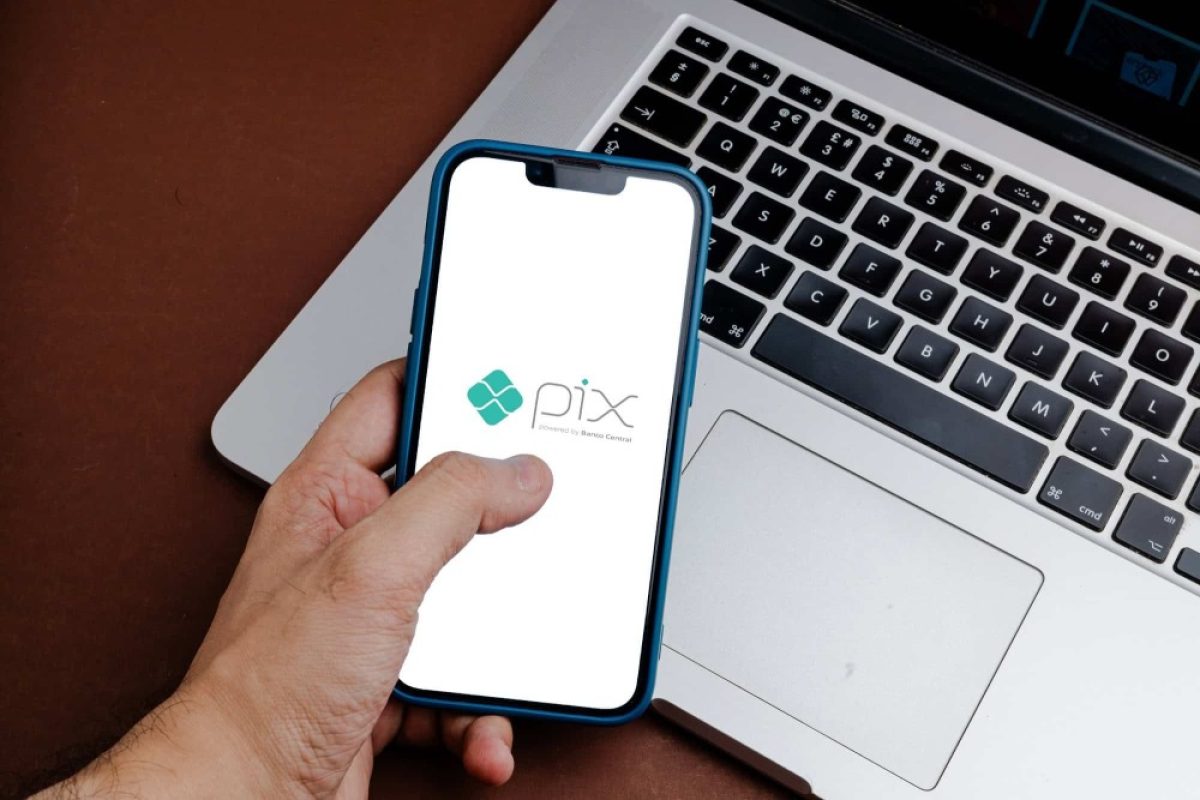 Após onda de fake news, governo decide revogar ato de monitoramento do Pix Após onda de fake news, governo decide revogar ato de monitoramento do Pix