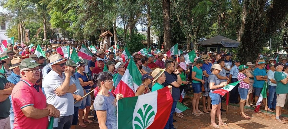 Produtores rurais de 22 Municípios se reúnem em protesto contra a estiagem e reivindicam medidas emergenciais para o Setor