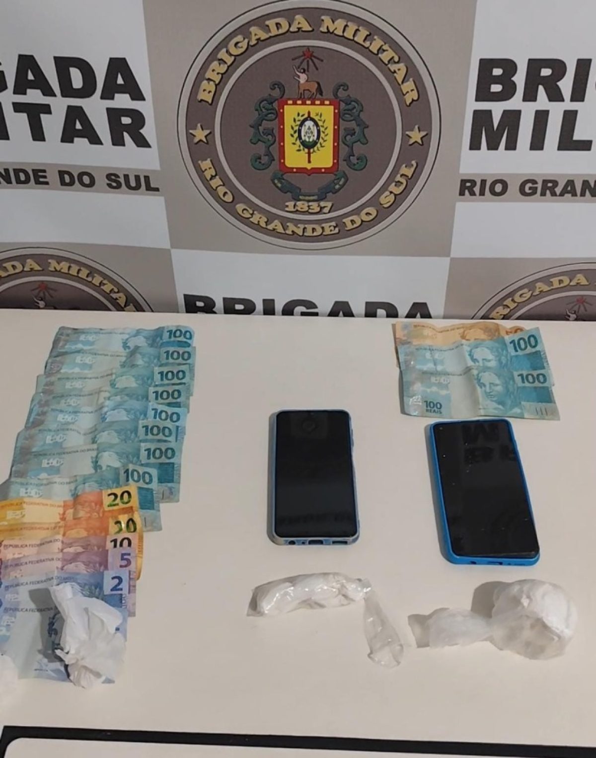 Brigada Militar realizada prisão de dois indivíduos por tráfico de drogas em Cerro Largo