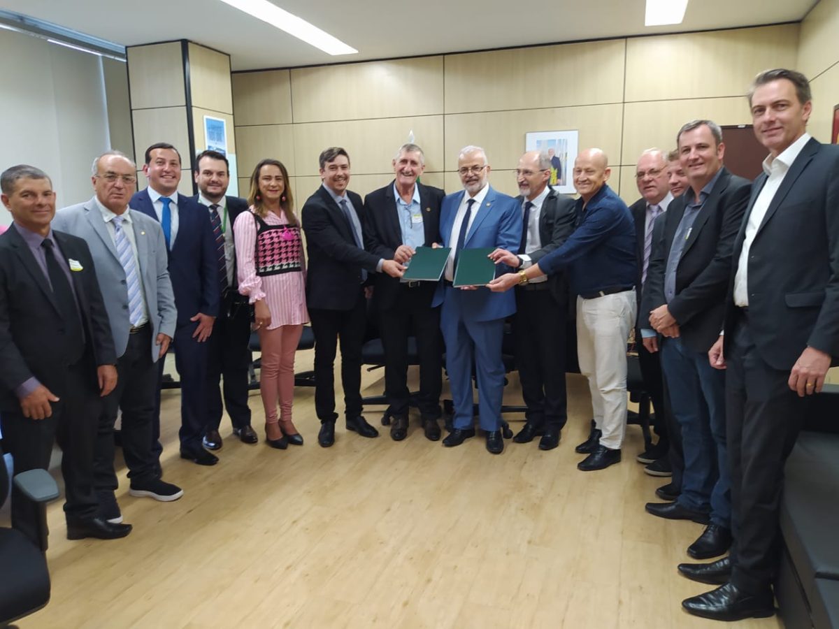 UFFS apresenta projeto de criação do Curso de Medicina do Campus Cerro Largo em audiência no MEC UFFS apresenta projeto de criação do Curso de Medicina do Campus Cerro Largo em audiência no MEC