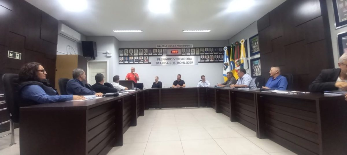 Bombeiros Voluntários de Cerro Largo compartilham experiências em Cândido Godoi