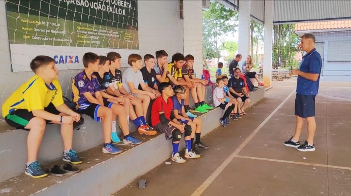Escola de Futsal Chute de Ouro inicia atividades em Guarani das Missões