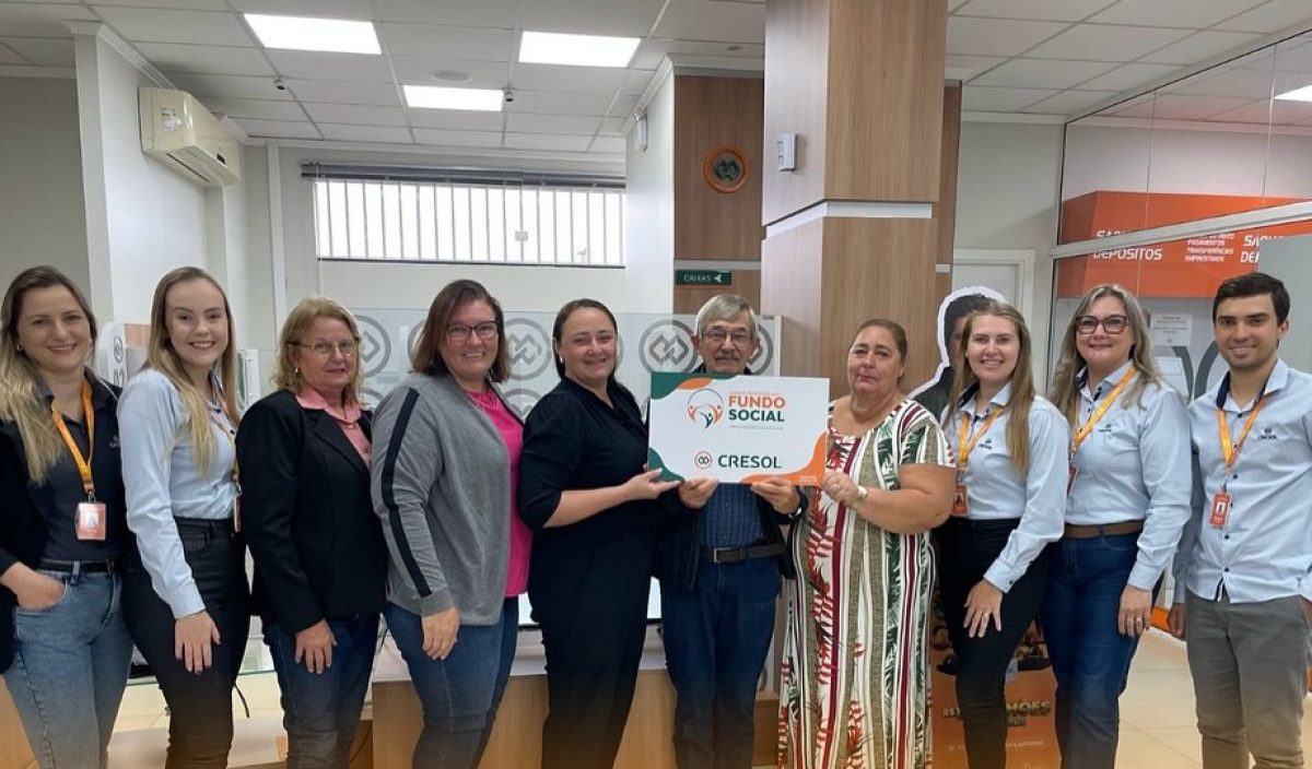 Cresol entrega recursos do Fundo Social para entidades de municípios da região Cresol entrega recursos do Fundo Social para entidades de municípios da região