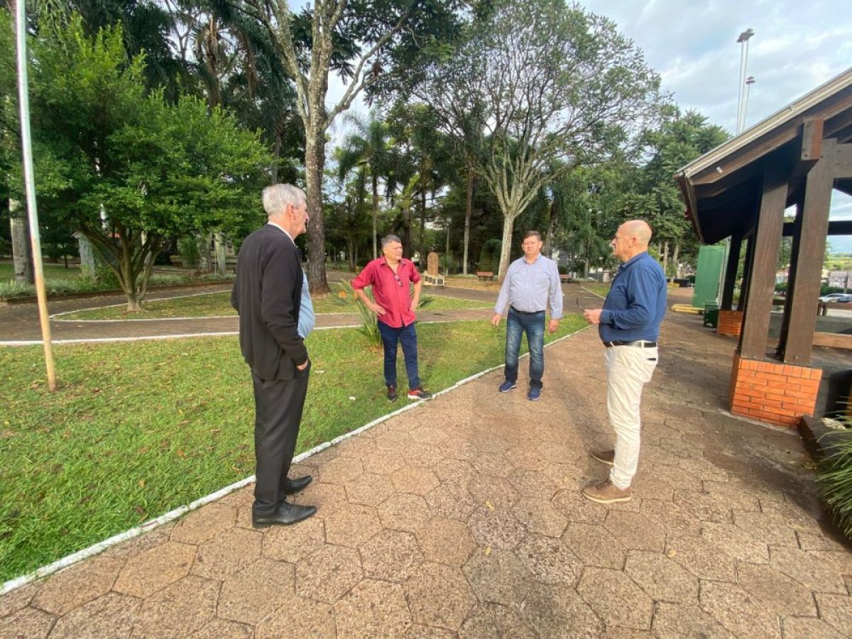 Administração de Cerro Largo anuncia revitalização da Praça da Matriz com novas áreas de lazer e convivência Administração de Cerro Largo anuncia revitalização da Praça da Matriz com novas áreas de lazer e convivência