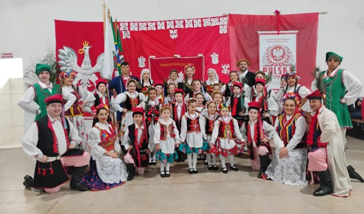 Grupo Folclórico Águia Branca estreia grupo adulto em Jantar Polonês em Casca