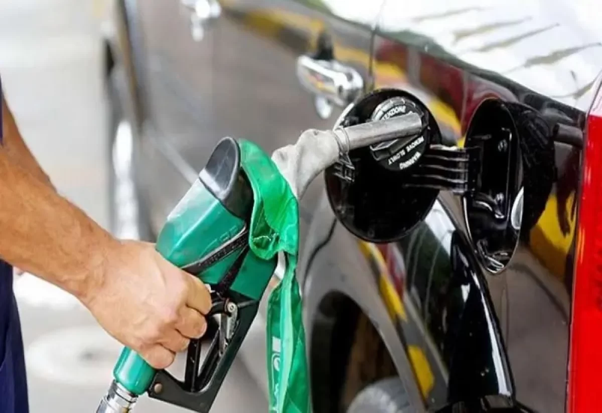 Petrobras reduz preço da gasolina em 5,2% a partir de terça-feira