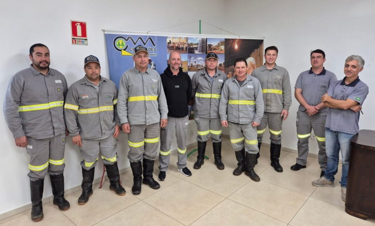 Funcionários da linha viva da Cermissões concluem curso de reciclagem em redes energizadas