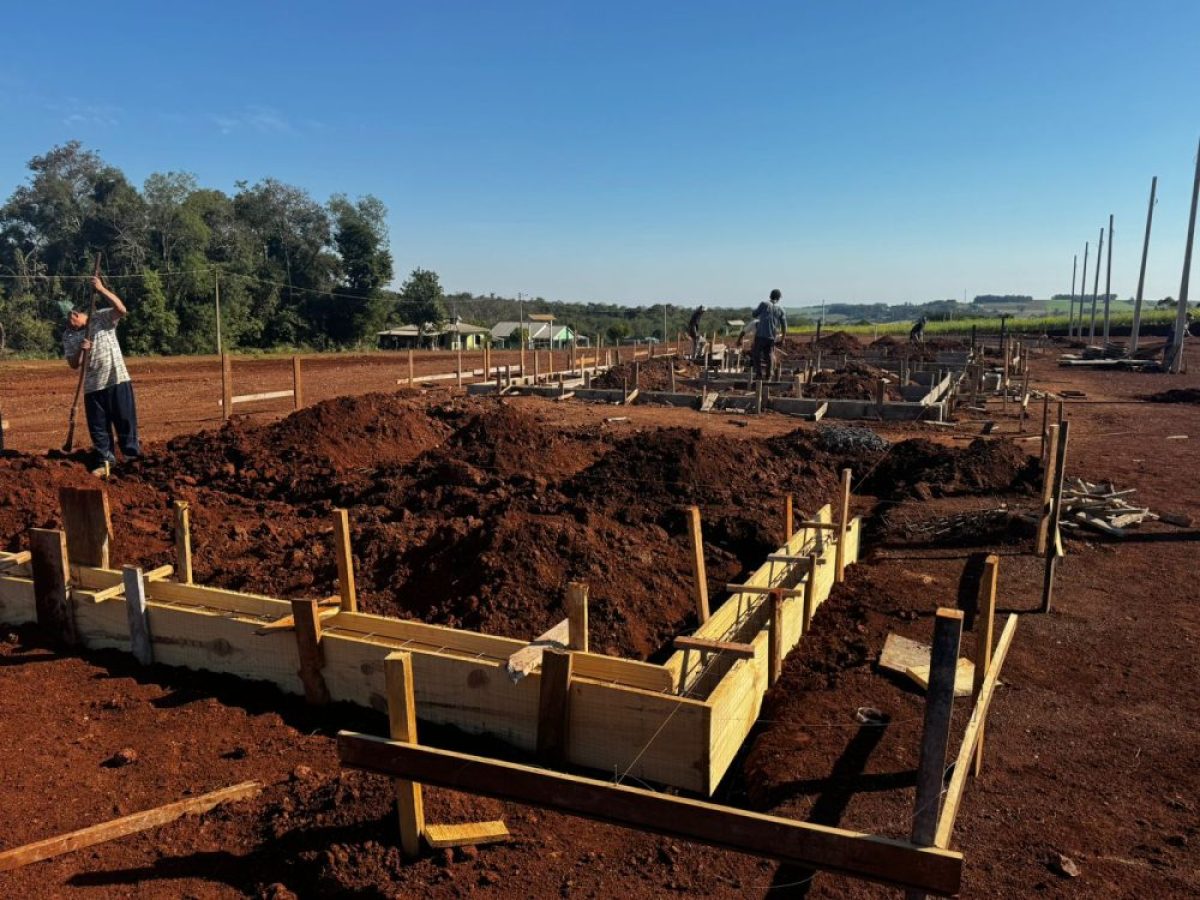 Começam as obras das 20 unidades habitacionais do programa “A Casa é Sua''