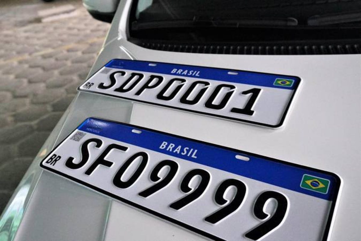 Projeto busca recolocar o nome de municípios e estados nas placas veiculares