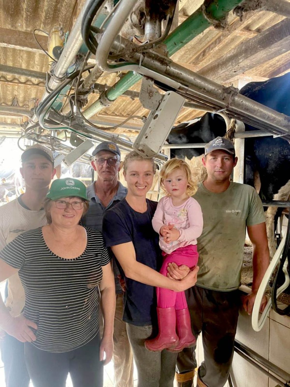 Família Ledur transforma propriedade em referência tecnológica na produção leiteira no RS