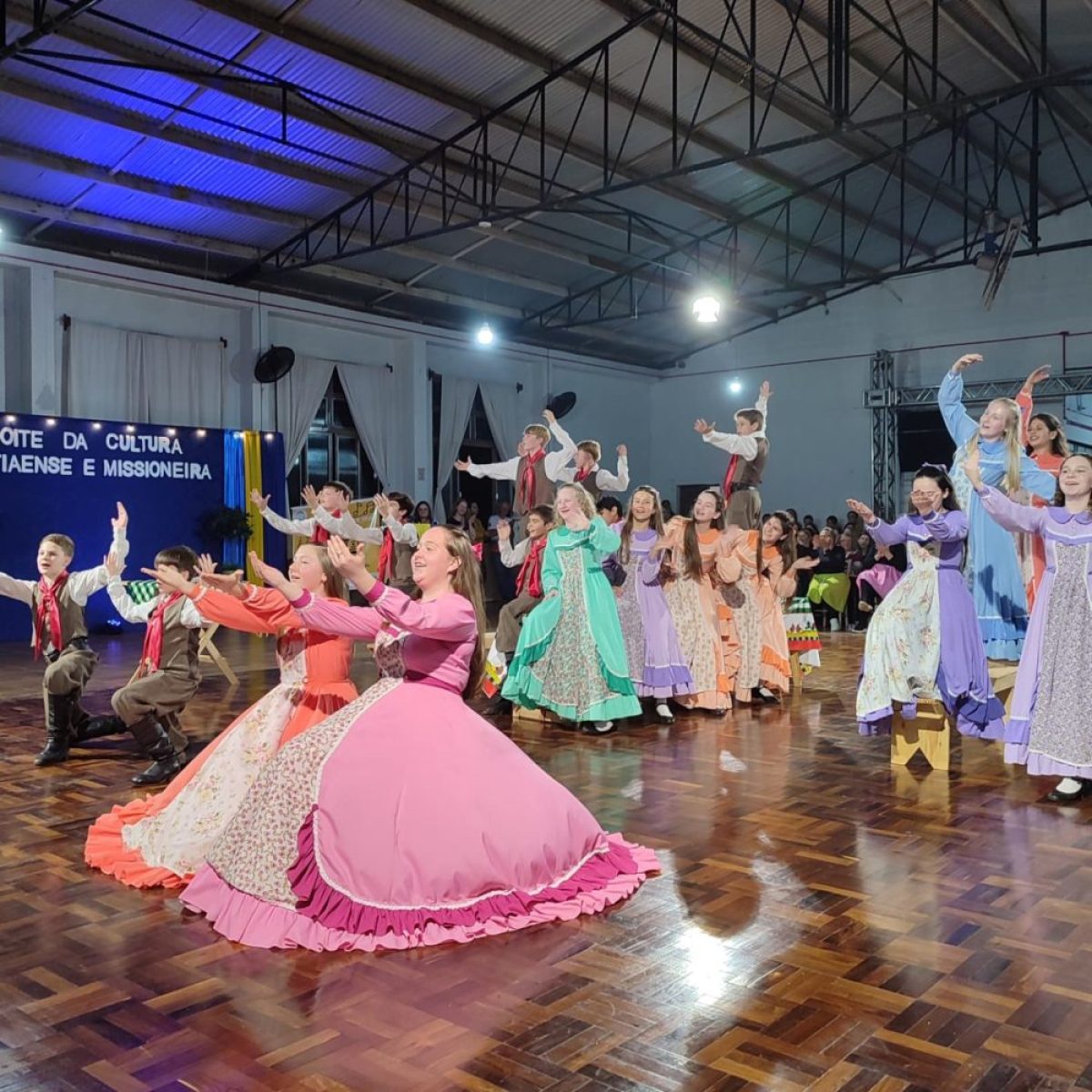 Evento cultural reúne escolas, grupos locais e visitantes em São Pedro do Butiá