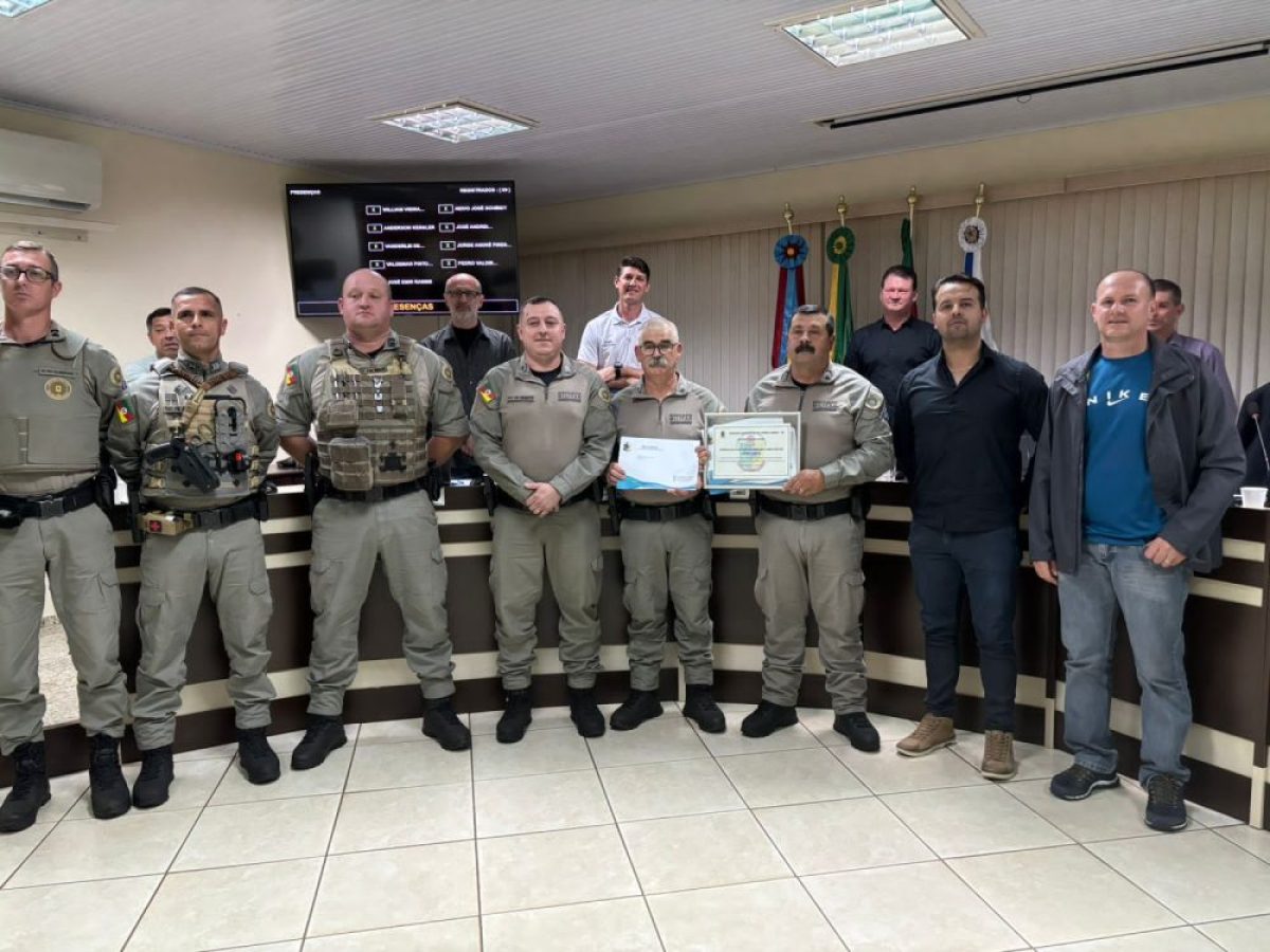 Patrulha Escolar da Brigada Militar de Cerro Largo recebe moção de aplauso