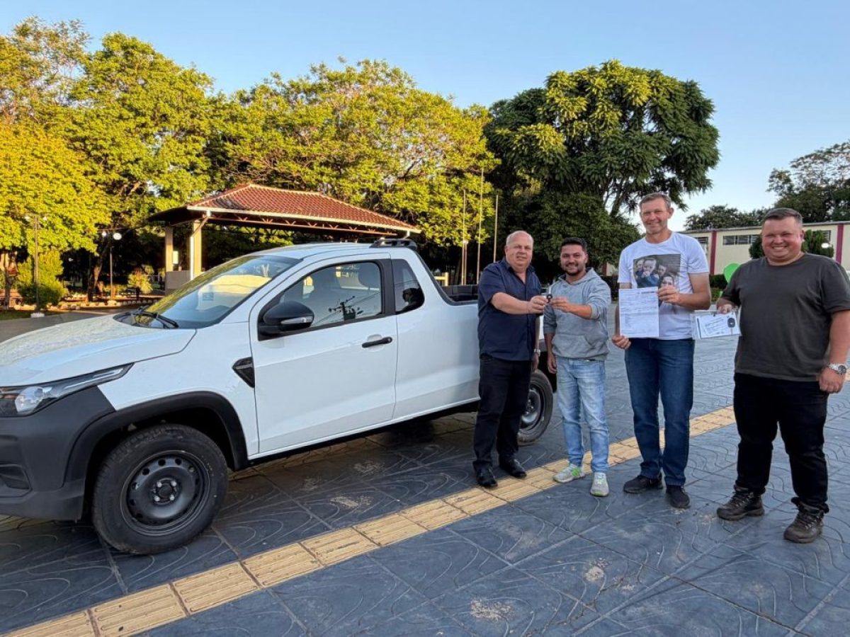 Prefeitura de Salvador das Missões recebe veículo para fortalecer a frota da Secretaria de Agricultura
