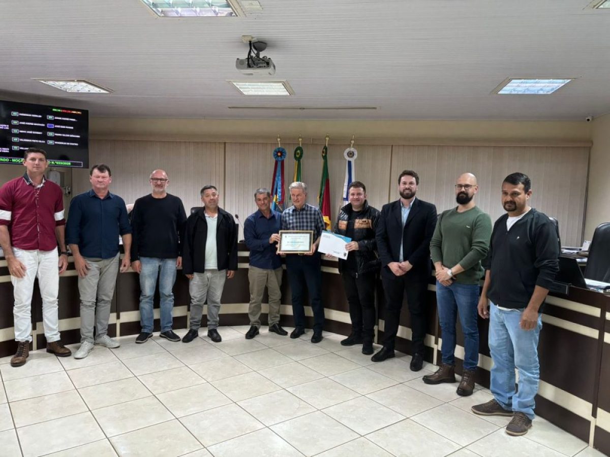 Dr. Narciso Rech recebe homenagem do Poder Legislativo de Cerro Largo