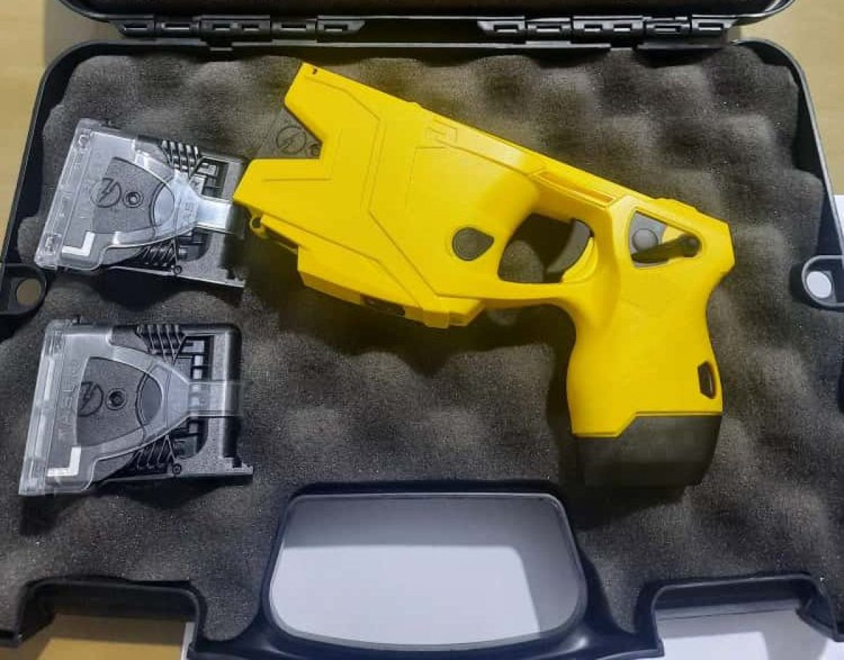 Brigada Militar recebe nova Taser X2 – arma eletroeletrônica de incapacitação neuromuscular