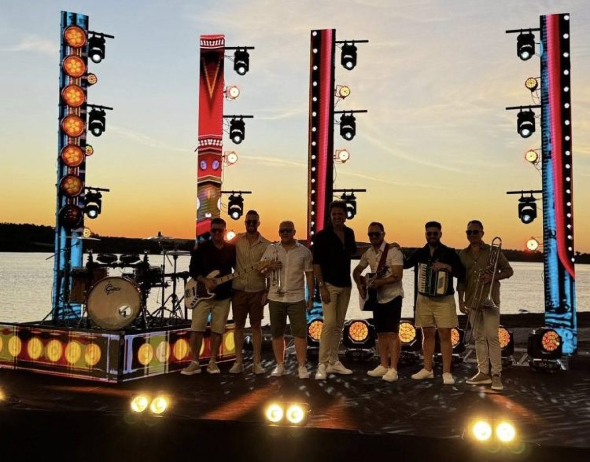 Prainha de Roque Gonzales é cenário de gravação do novo videoclique de Rogério Magrão & Banda Prainha de Roque Gonzales é cenário de gravação do novo videoclique de Rogério Magrão & Banda