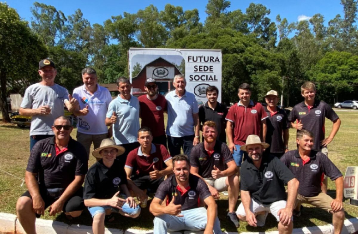 Clube de Veículos Antigos de Cerro Largo ganha área para nova sede no Parque de Exposições Clube de Veículos Antigos de Cerro Largo ganha área para nova sede no Parque de Exposições