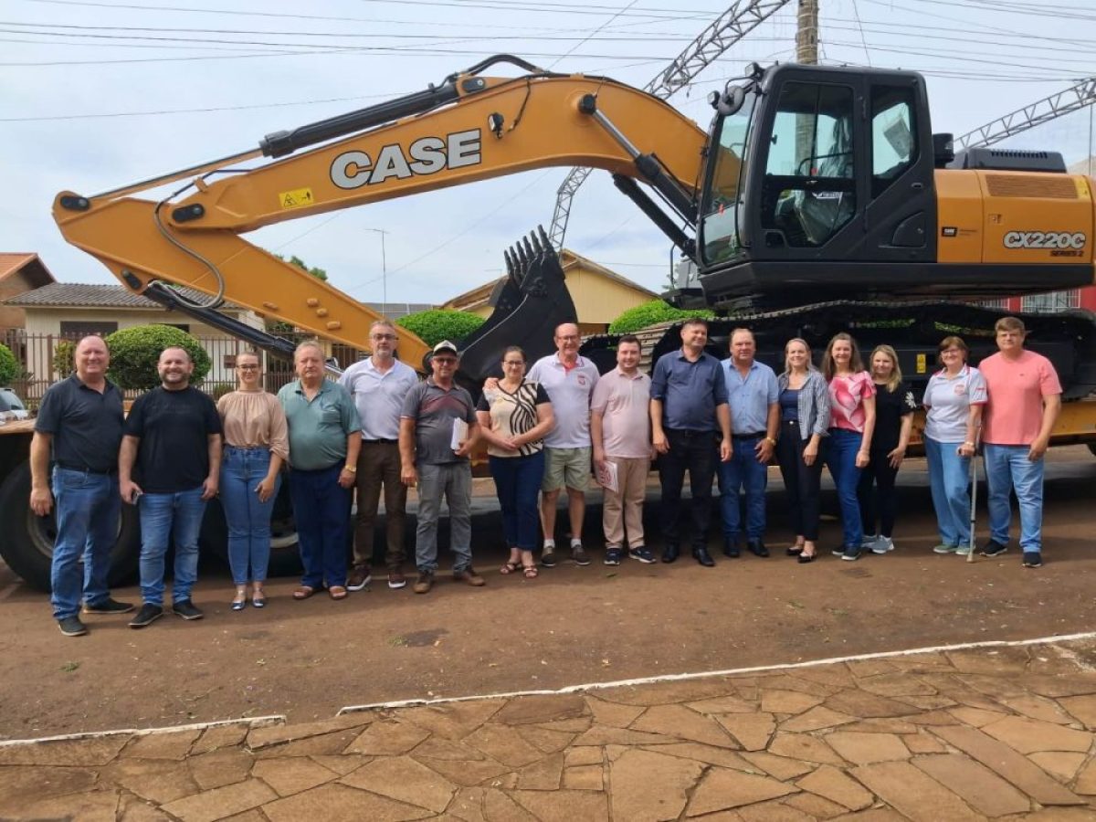Guarani das Missões adquire escavadeira hidráulica