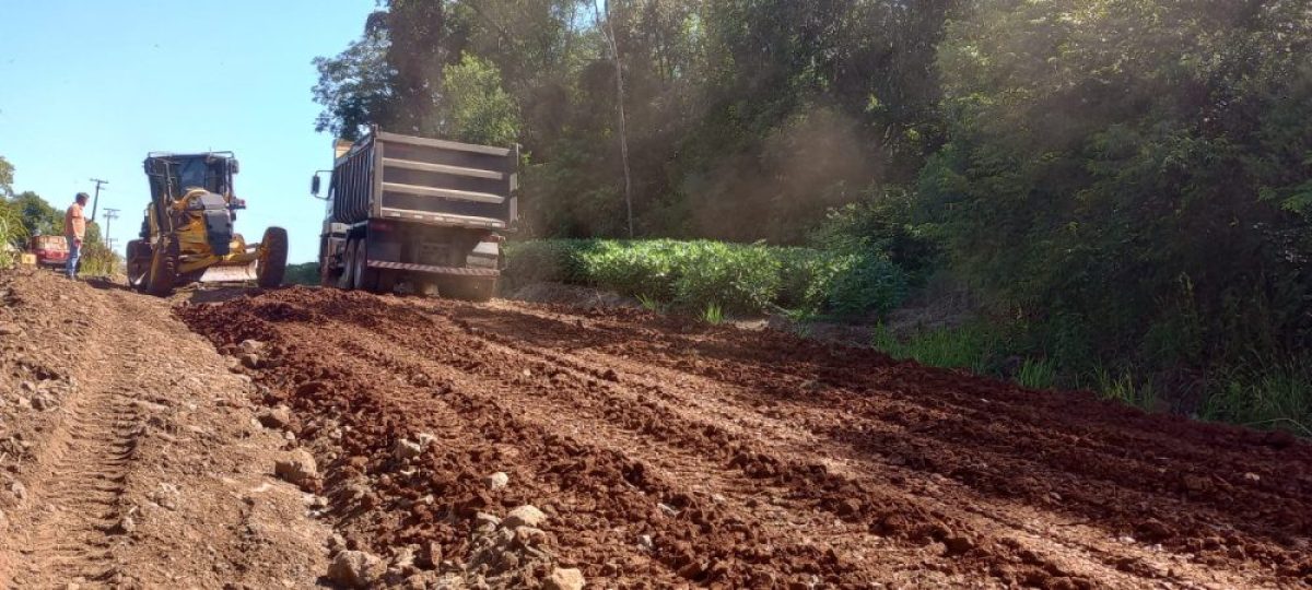 Sete de Setembro: Recuperação de estrada na Linha Barreira avança com convênio Sete de Setembro: Recuperação de estrada na Linha Barreira avança com convênio