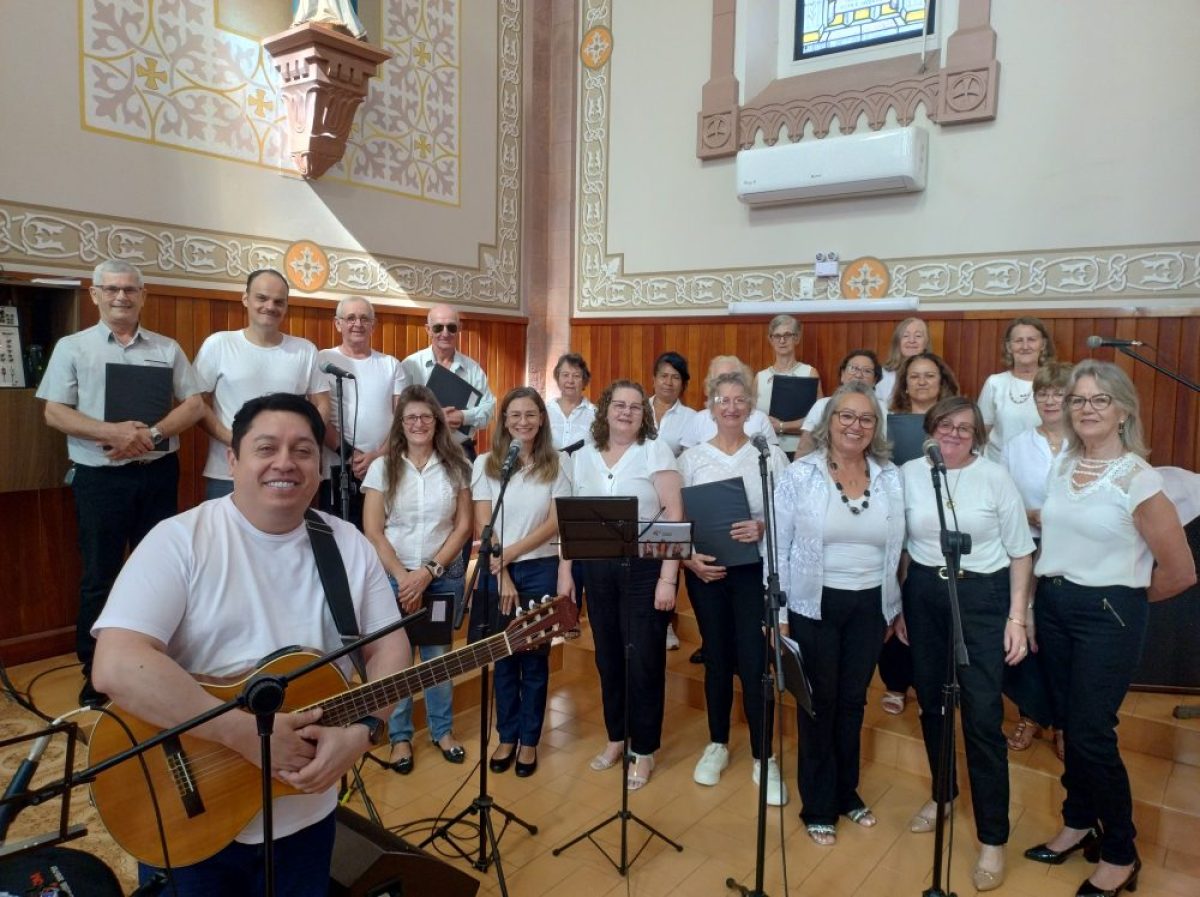 Coral Nazareth estreia durante missa na Igreja Matriz de Cerro Largo Coral Nazareth estreia durante missa na Igreja Matriz de Cerro Largo