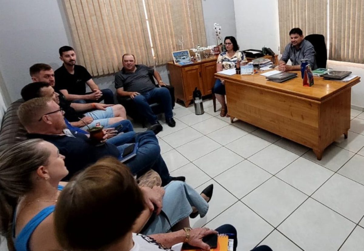 Reunião sobre perdas causadas pela estiagem em Guarani das Missões Reunião sobre perdas causadas pela estiagem em Guarani das Missões