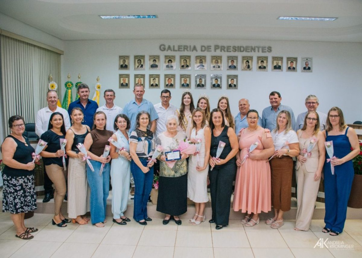 Câmara de Vereadores de Salvador das Missões homenageia primeira primeira-dama e ex-vereadoras