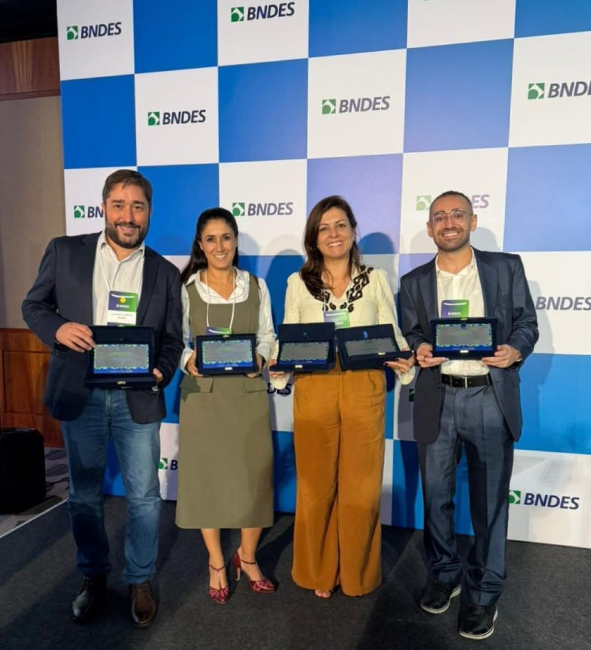 Sicredi é premiado em 5 categorias pelo BNDES