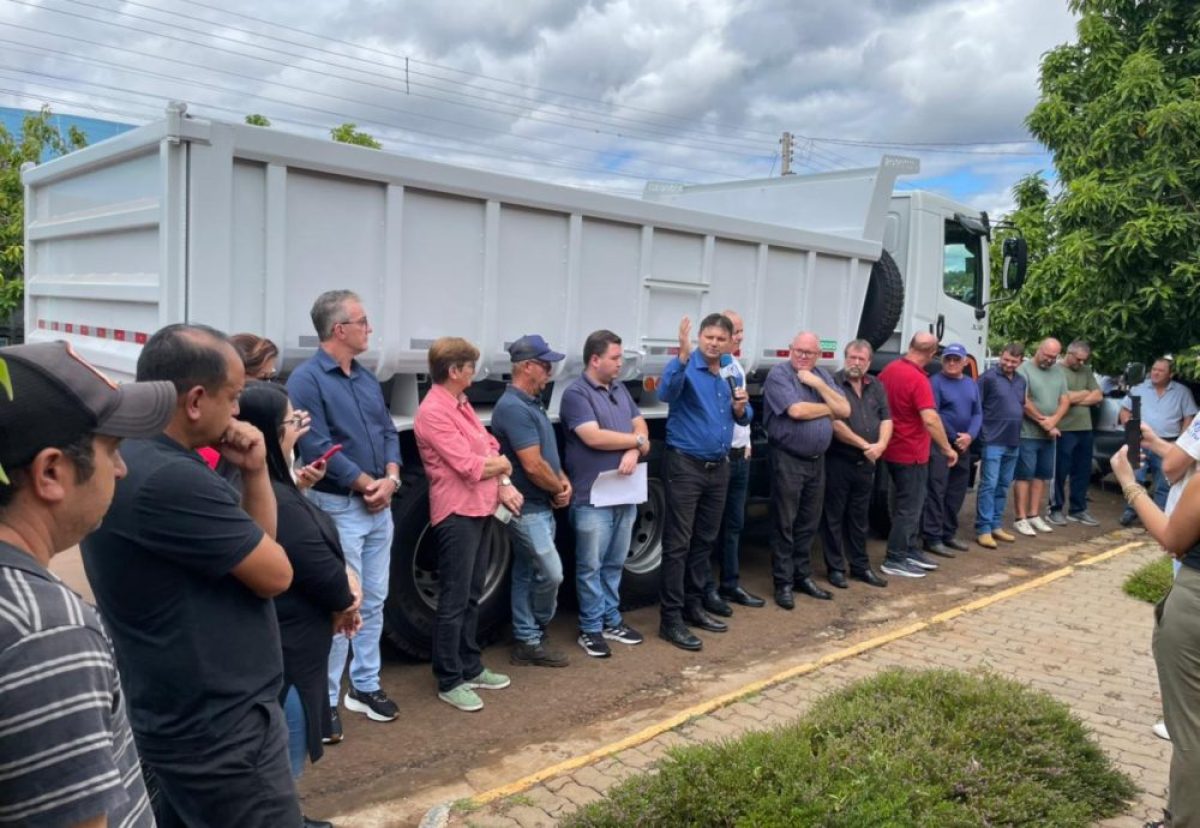 Guarani das Missões recebe caminhão caçamba para reforçar infraestrutura municipal